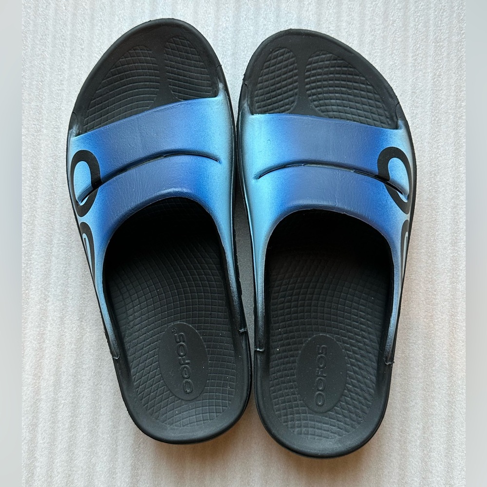 Oofos Blue and Black Slide Sandals EUC sz 8